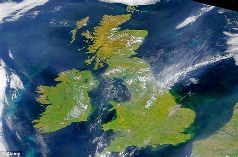 It¿s A Little Cloudy Over Britain Incredible Picture Of The Perfectly