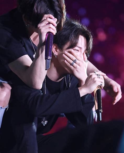 Jimin kang daniel and hwasa top individual idol brand. Jimin Burst Into Tears On Stage And Jungkook Stayed Right ...