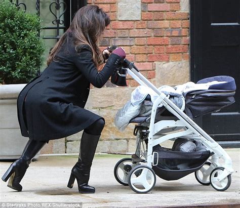 Hilaria Baldwin Performs Yoga Poses With Daughter Carmen On The Streets Of New York Daily Mail