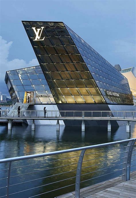 Pin By Jeanne Holbrook On Retail Louis Vuitton Retail Facade