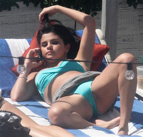 Selena Gomez Pussy Flash 24887 Upskirt Celebs