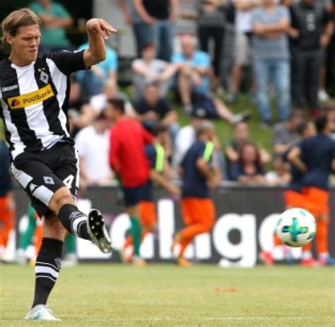Check spelling or type a new query. sp-Fußball-Dänemark-Randale-Vestergaard-Forderung-Meldung ...