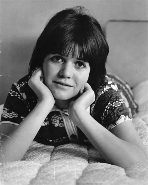 Sally Geeson Carry On Films 10 X 8 Photograph No 31 497 Picclick