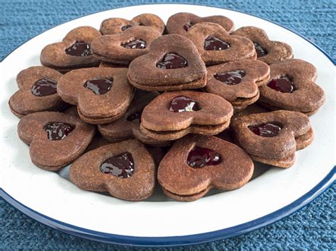 This is a delicious christmas cookie recipe for amazing light and airy fairy kisses cookies. Austrian Chocolate Almond Linzer Cookies - www.scliving ...