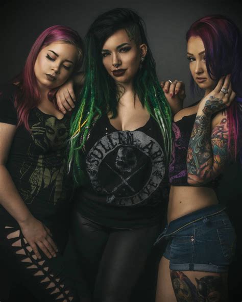 Babes Artists Tattoos What More Could You Want Guns Girls