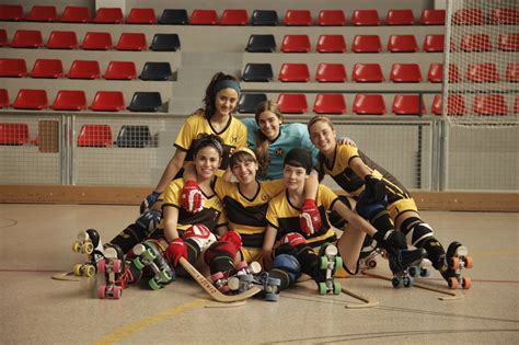 Media in category pista d'hoquei patins a almàssera. #Tambévolemjugar, el vídeo d'un equip femení que ...