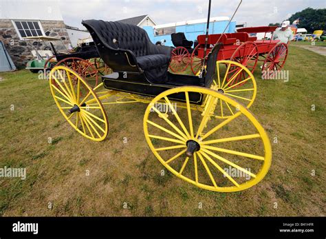 Old Horse Drawn Carriage Hi Res Stock Photography And Images Alamy