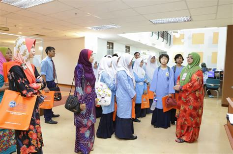 Kuala kubu bharu, affectionately known as kkb by the locals, is a town in the north of selangor, malaysia. Perpustakaan Tuanku Bainun Universiti Pendidikan Sultan ...