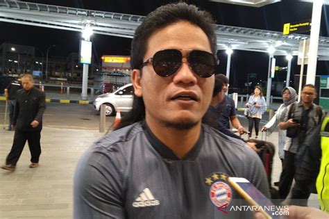 Gus miftah, pengasuh ponpes ora aji, jadi perbincangan karena selawatan dan takbiran di klub malam. Gus Miftah: Perjuangan Mbah Maimoen harus dilanjutkan ...