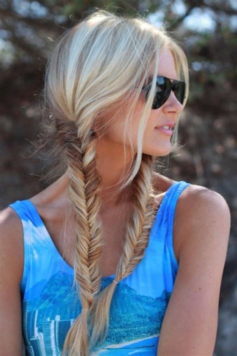 Get a little bit of old hollywood glam with a hairstyle that will steal the spotlight for christmas. A List of Stylish Christmas Hairstyles for 2015 ...