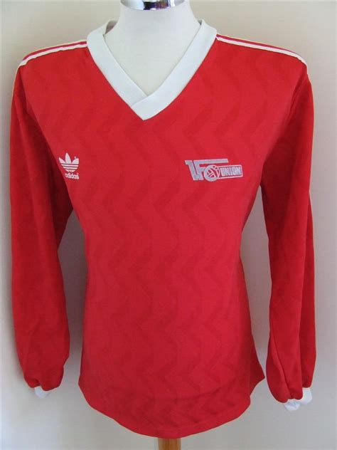 Fc union berlin in 1966, the club's origins can be traced back to the 1906 founding of fc olympia oberschöneweide. Union Berlin Jersey / Total Red Thin Stripes On The New ...