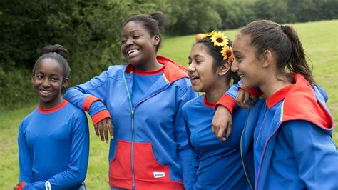 Girl guides have 'fresh' new uniform - CBBC Newsround