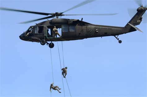 Idaho Army Air Guardsmen Earn Air Assault Badges Article The