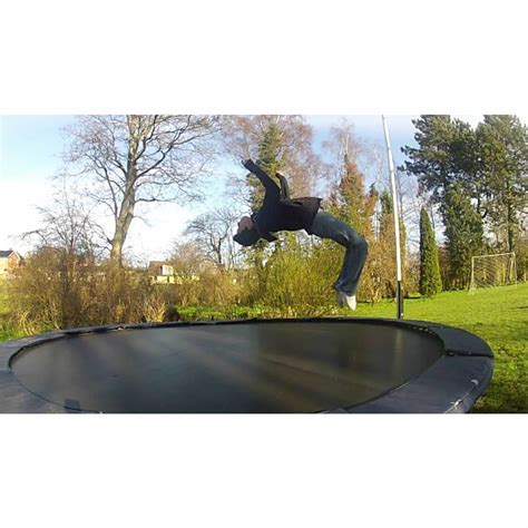 Cool Trampoline Tricks That Will Impress Your Friends