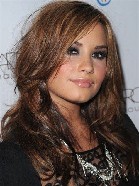 To take her from brunette to blonde, we started the process by using joico color intensity eraser and then highlighted using joico blonde life. Demi Lovato Brown Hair With Blonde Highlights Wallpaper ...