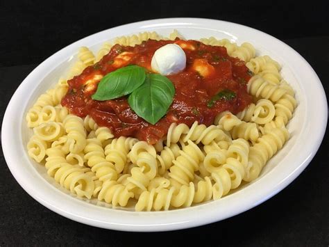 Spiralnudeln mit Tomaten Mozzarella Soße Chefkoch