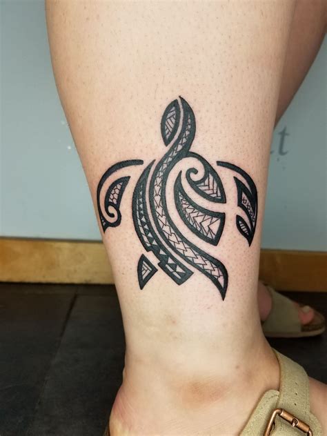 Polynesian tribal tattoos are different depending on the island from which the individual originates and are deeply rooted in the cultural history of that place. Cool Polynesian tribal turtle tattooed by Claire | Turtle ...