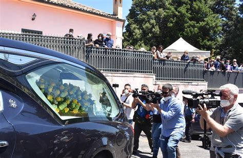 Funerali Di Franco Battiato Pochi Intimi Per La Veglia A Milo