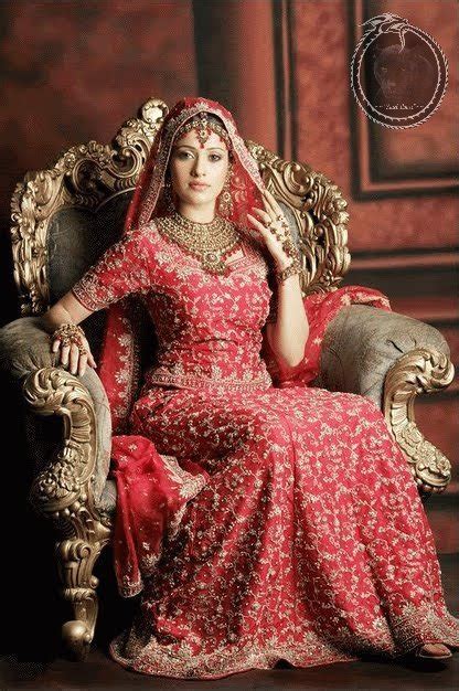 This designer party dress is best choice for wedding party so order this dress online and make your wedding event special. Latest Pakistani Indians & Arabic mehndi design jewelry ...