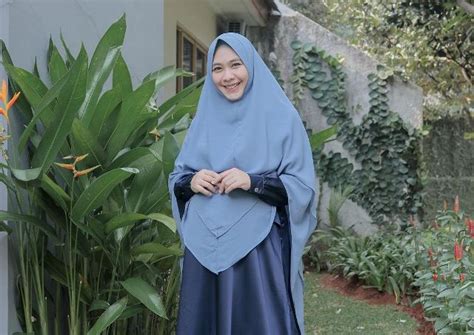 4 inspirasi gaya hijab syari oki setiana dewi cantik dan colorfull okezone muslim
