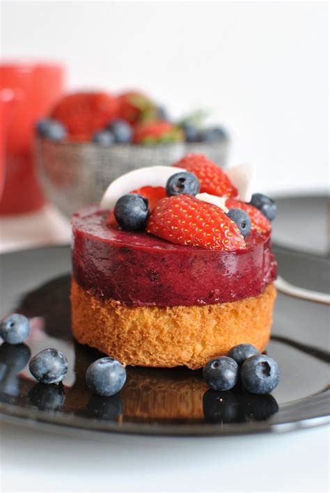 They are not delivered with the cake. Gâteau gourmand sablé breton et crème fruits rouges | Le ...