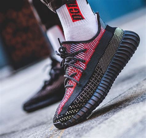 Sign up to receive updates about release dates and where the product will be available for sale. adidas Yeezy BOOST 350 'Yecheil' V2 met een unieke ...