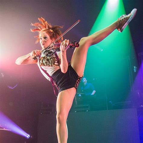Lindsey Stirling How Does She Do This And Play Lindsey Stirling Violin Photography Edm