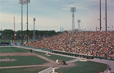 The city expanded the seating capacity to nearly 28,500 in time for the expos' 1969. Montreal Expos - Parc Jarry - Mai 1970 : expos