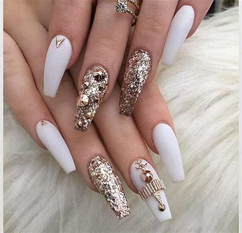 50 decoradas uñas acrilicas en color blanco. 20+ Hermosas Diseños de Uñas en Blanco que te Encantarán