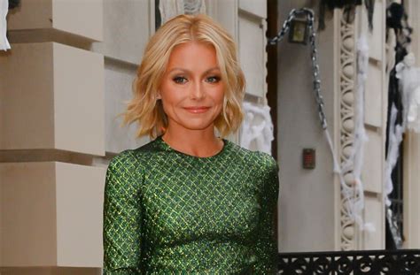 Kelly Ripa Shares Stunning Prom Pic Of Daughter Lola See Her Look