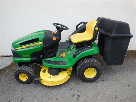 Used John Deere X120 Lawn Tractor