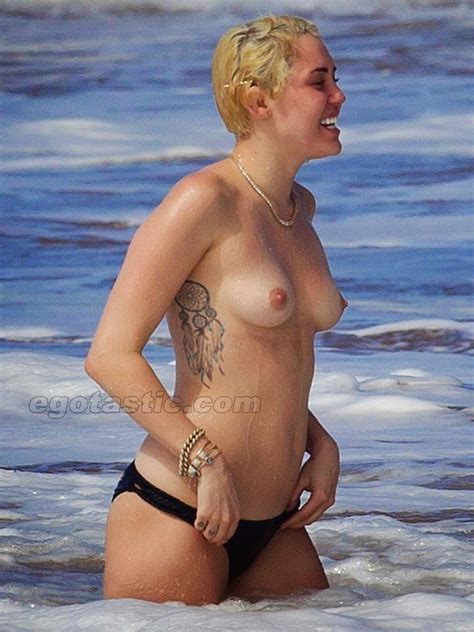 Foto Bugil FOTO BUGIL Miley Cyrus Topless Pictures Uncensored