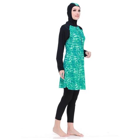 Dan dengan desain bold dari sentuhan kain tile akan membuat gaun ini. Top Desain Baju Renang Hijab | 1001desainer