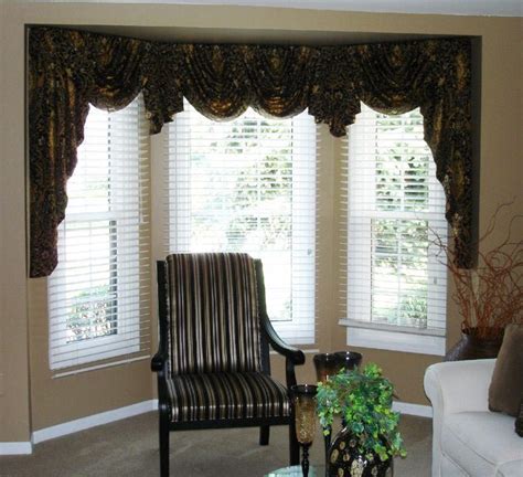 valances  bay windows  living room window treatments design ideas