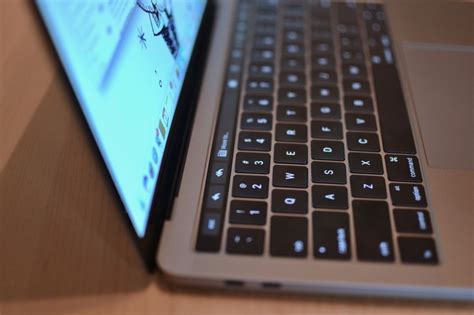How to use the Touch Bar with the Mail app on the MacBook ...