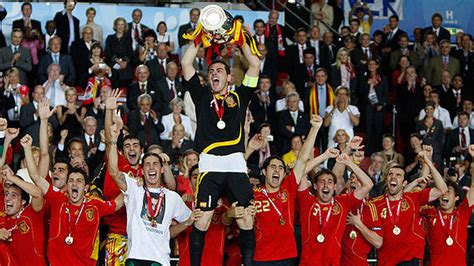 En la edición inaugural, el torneo tenía el nombre de copa de naciones de europa o copa de europa, y recibió su denominación actual en 1968. La FIFA ya amenazó con dejar a España fuera de la Eurocopa ...