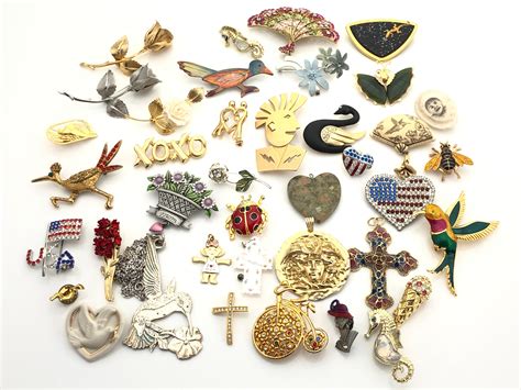 Lot Lot Vintage Miscellaneous Brooches Pins