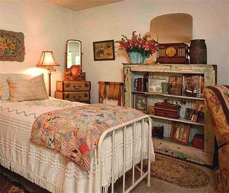 Bring back the charm of an earlier era with these vintage bedroom decor ideas. 3-vintage-bedroom-decor-ideas | UrbanLife.gr