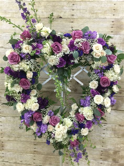 What Are Typical Funeral Flowers : Floral Tributes for Funerals in