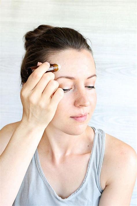 This Diy Essential Oil Headache Roll On Uses A Blend Of Essential Oils To Relax Tense M In 2020
