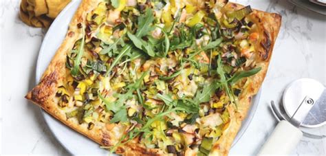 Plaattaart met zalm en prei