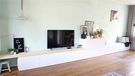 Uansett hva du velger, får du plass til alle spillene, fjernkontrollene og ruterne i en løsning som passer inn både i stil og mål. IKEA Besta Hack | IKEA Besta 2-in-1 zitbank + tv meubel ...
