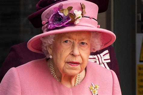 Kraljica Elizabeta Provela Noć U Bolnici Nakon Otkazanog Puta