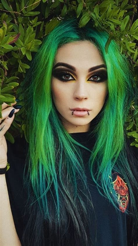Pin By Zlolina On Gothic Pics Green Hair Girl Gothic Hairstyles