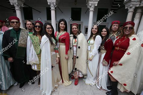 Tunisians Wearing Traditional Clothing Pose Photo Foto Stock