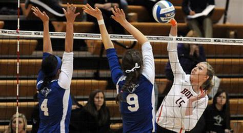 no 2 ranked hope volleyball sweeps franklin and marshall in ncaa tourney opener