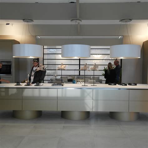 Dit zijn de voordelen en nadelen van een kookeiland. Eiland afzuigkap & lamp Wave 2610 - Nieuws Startpagina voor keuken ideeën | UW-keuken.nl