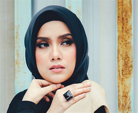 Nh mahalin, hs sharifah, sks yusof, n fisal, ra rashid. Syafie minta maaf selepas seret Mia Ahmad | Buletin Malaysia