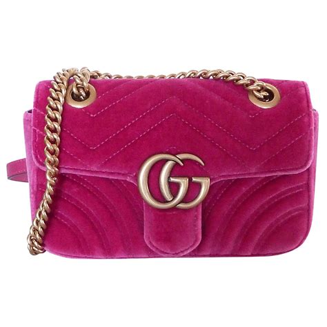 Die gucci handtaschen für damen sind aus leder und anderen edlen materialien gefertigt und präsentieren die unverwechselbaren linien. Gucci Tasche GUCCI Marmont rosa Samt Handtaschen Samt Pink ...