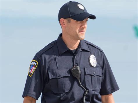 Hier vindt u informatie over uiteenlopende onderwerpen en krijgt u waar nodig preventietips. How to Stay Cool with Summer Police Uniforms & Gear - The ...